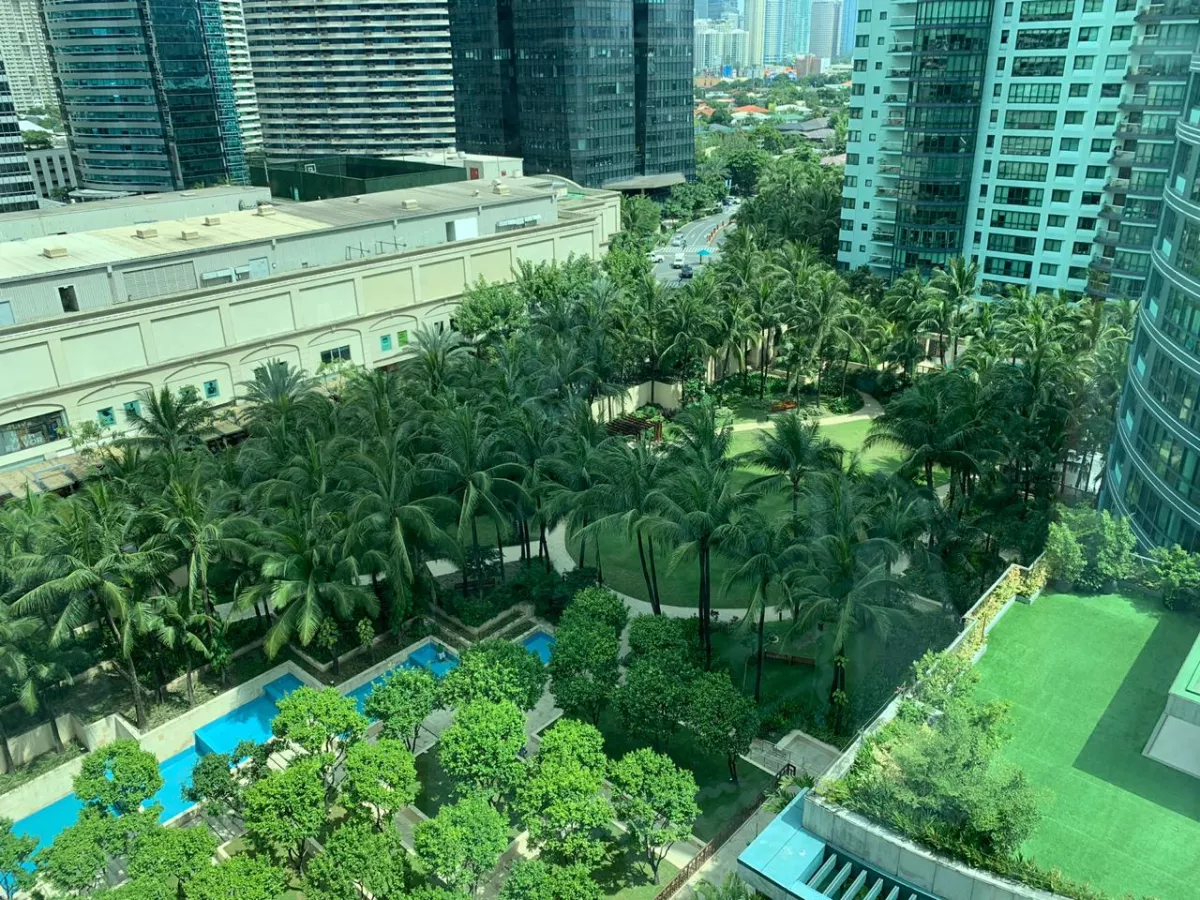 "Luxurious 3 Bedroom 3 Bathroom Condo at Luna Gardens Rockwell, Makati"06
