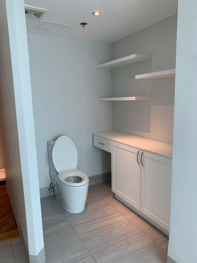 "Luxurious 3 Bedroom 3 Bathroom Condo at Luna Gardens Rockwell, Makati"08