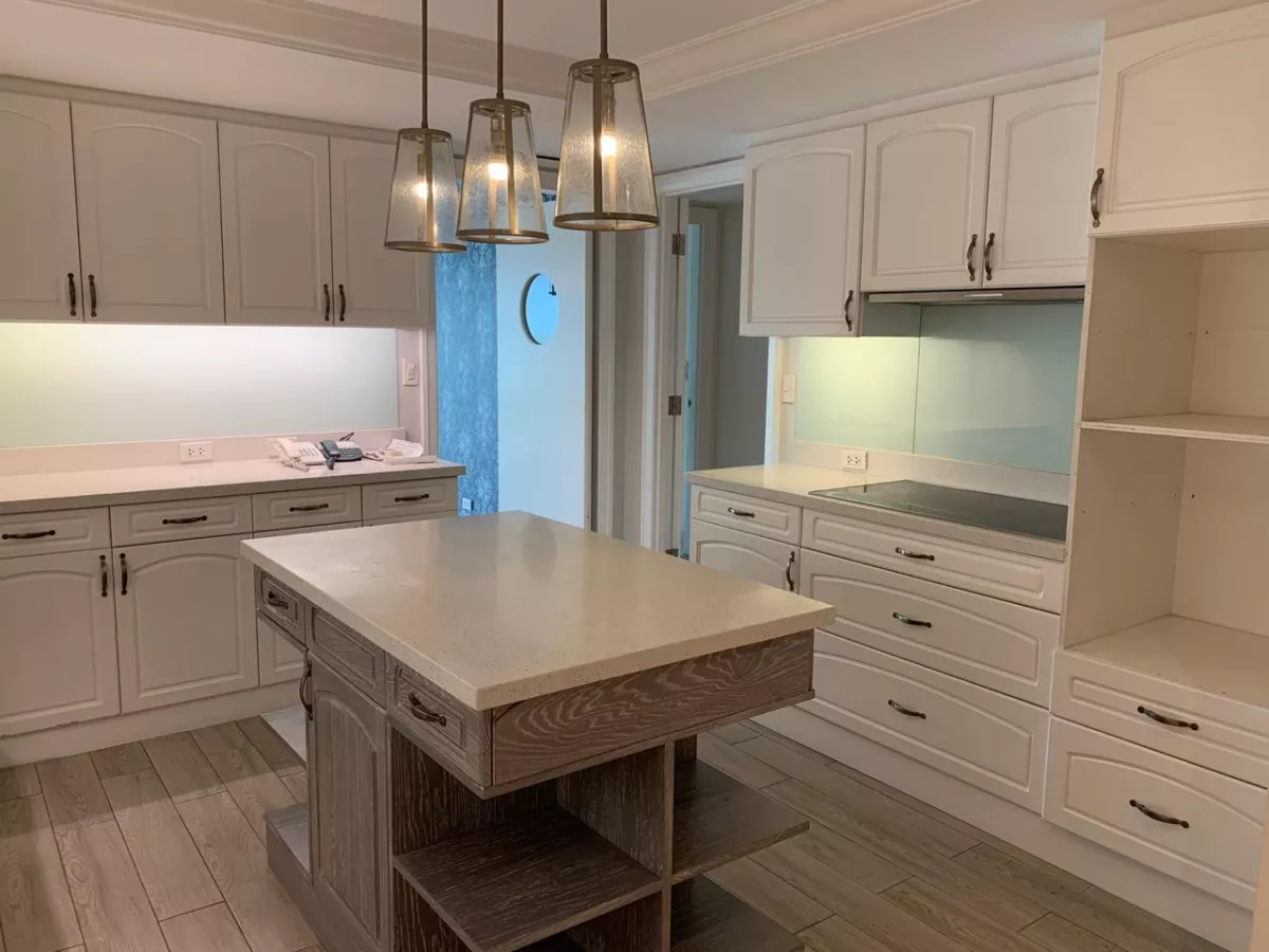 "Luxurious 3 Bedroom 3 Bathroom Condo at Luna Gardens Rockwell, Makati"09