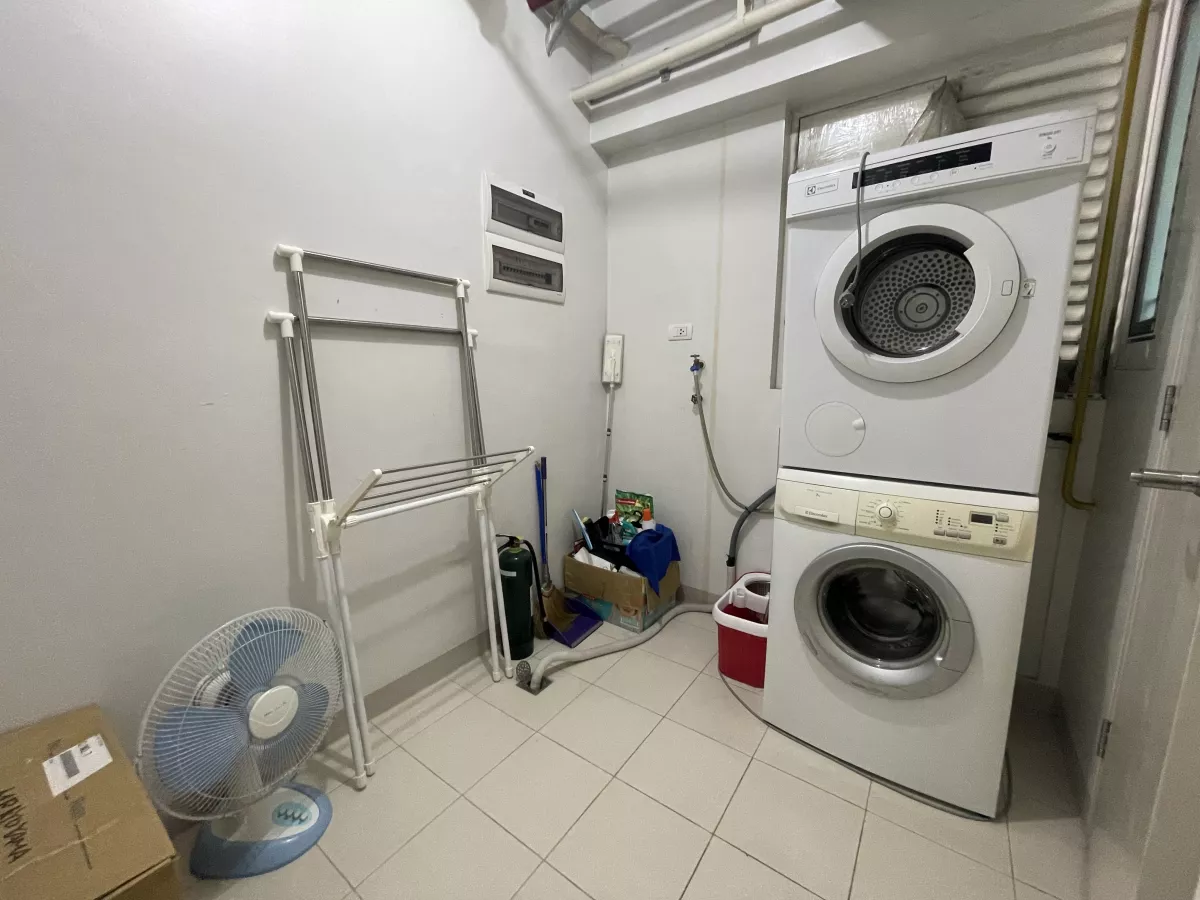 "Fully furnished 2BR Condo at Red Oak Two Serendra, Taguig City"06
