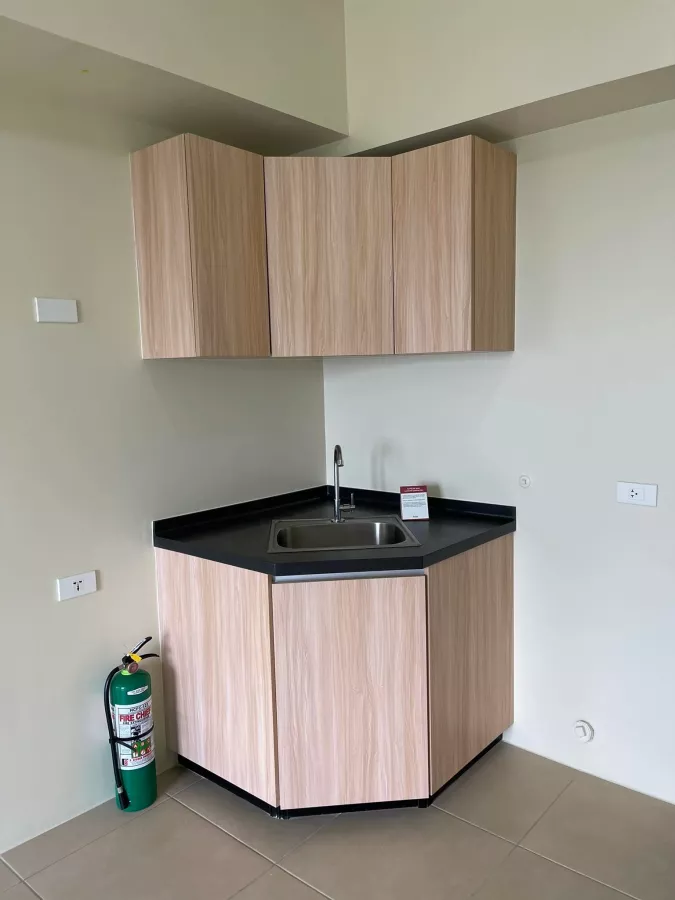 Studio unit w/ Parking For Rent Avida Towers Cloverleaf Balintawak Quezon City08
