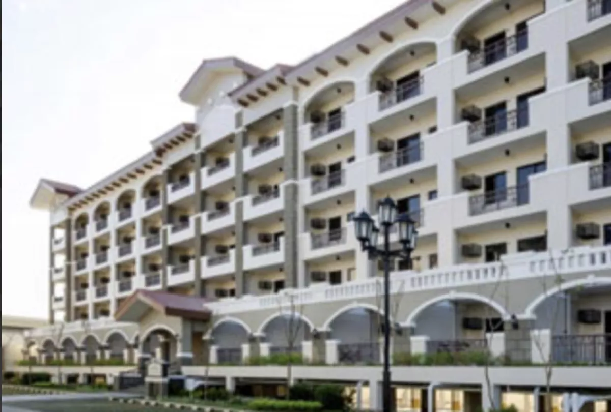 For Rent 2 Bedroom unit with balcony in Las Piñas03