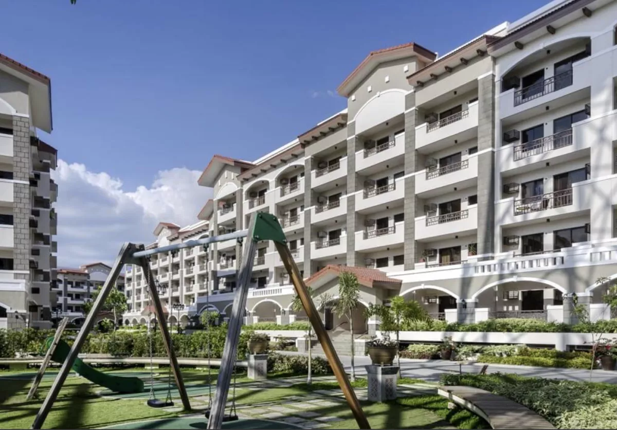 For Rent 2 Bedroom unit with balcony in Las Piñas04