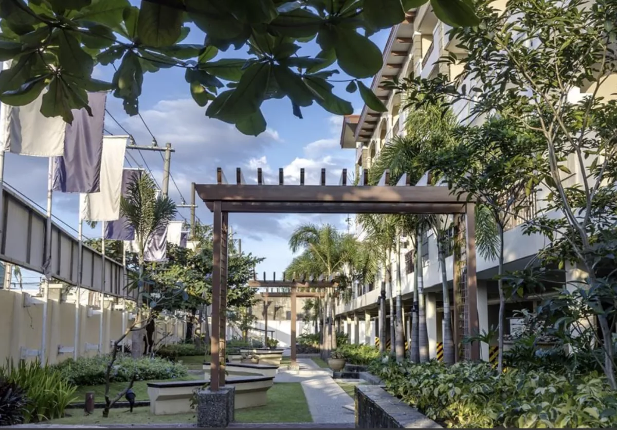 For Rent 2 Bedroom unit with balcony in Las Piñas05