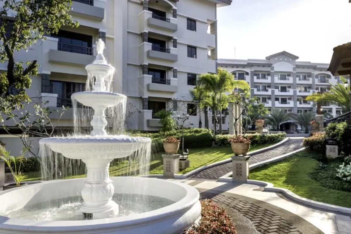 For Rent 2 Bedroom unit with balcony in Las Piñas06