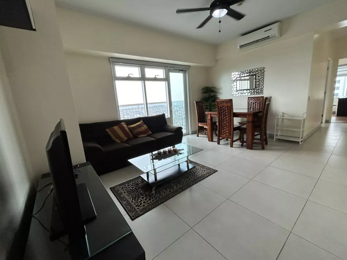 Overlooking 2BR unit in Aston at Two Serendra02