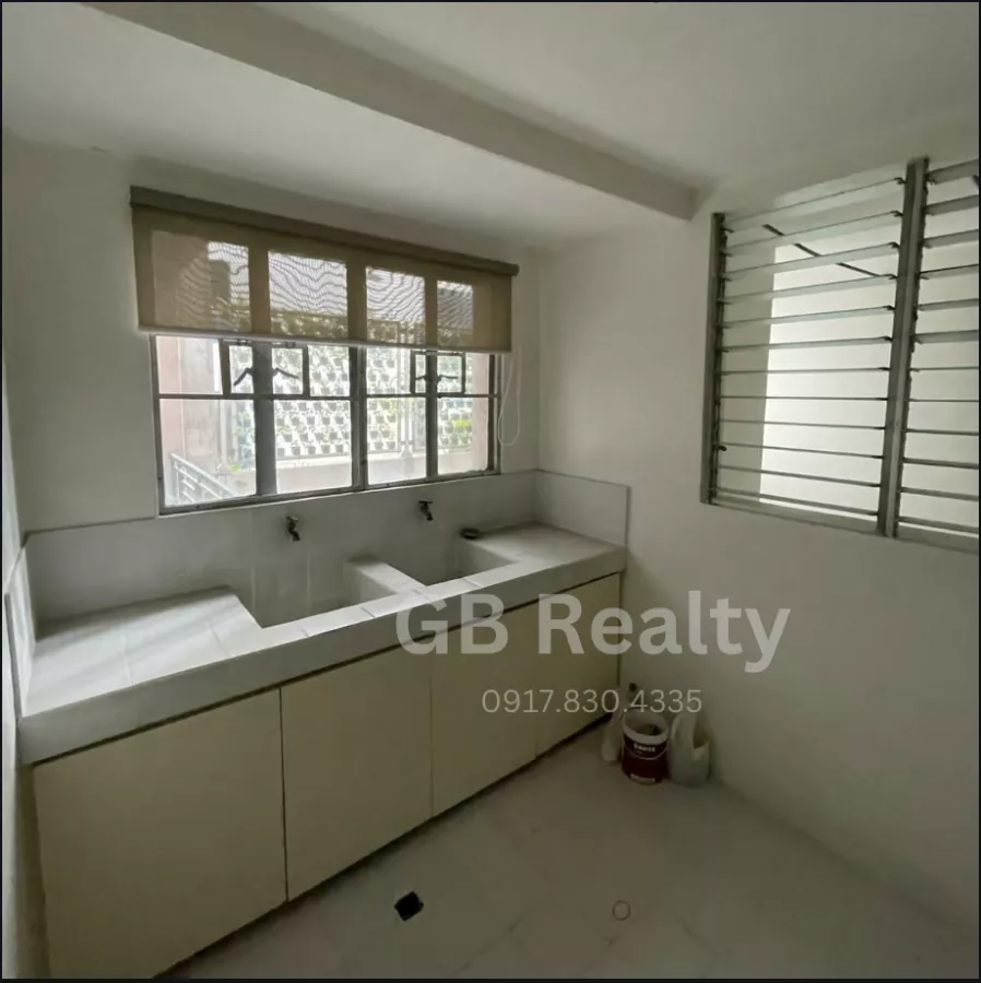 "Le Triomphe, Salcedo Village, Makati 2-Bedroom For Lease"04
