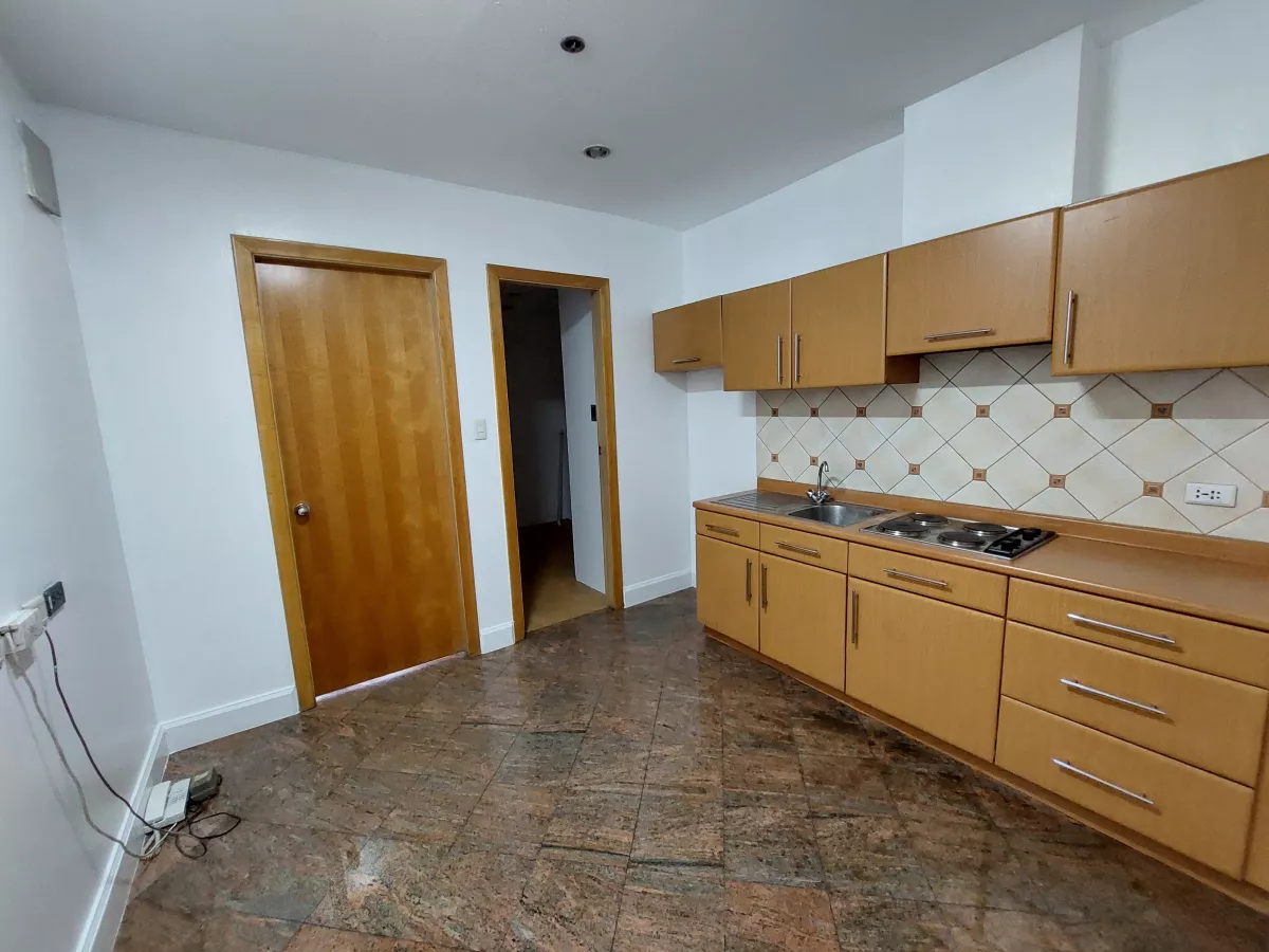 "3 Bedroom Essensa unit, BGC, Taguig City"09