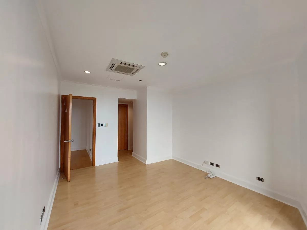 "3 Bedroom Essensa unit, BGC, Taguig City"10