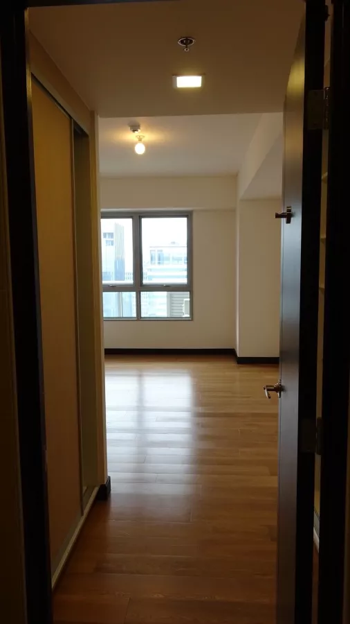 "For Lease: 1 Bedroom in One Serendra West Tower BGC, Taguig City"07
