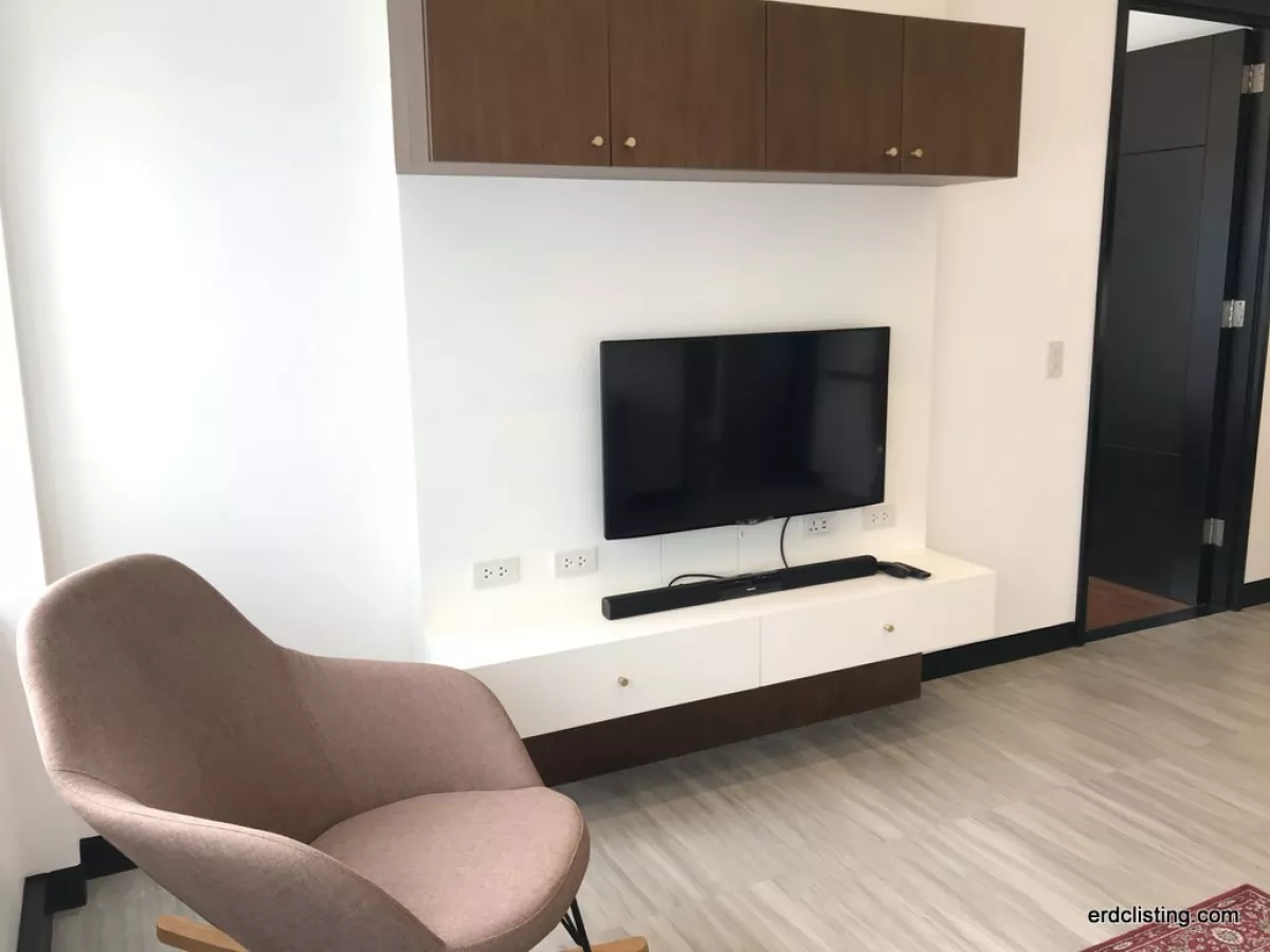 "Fairways Tower BGC 2 bedroom for rent in Fort Bonifacio, Taguig"04