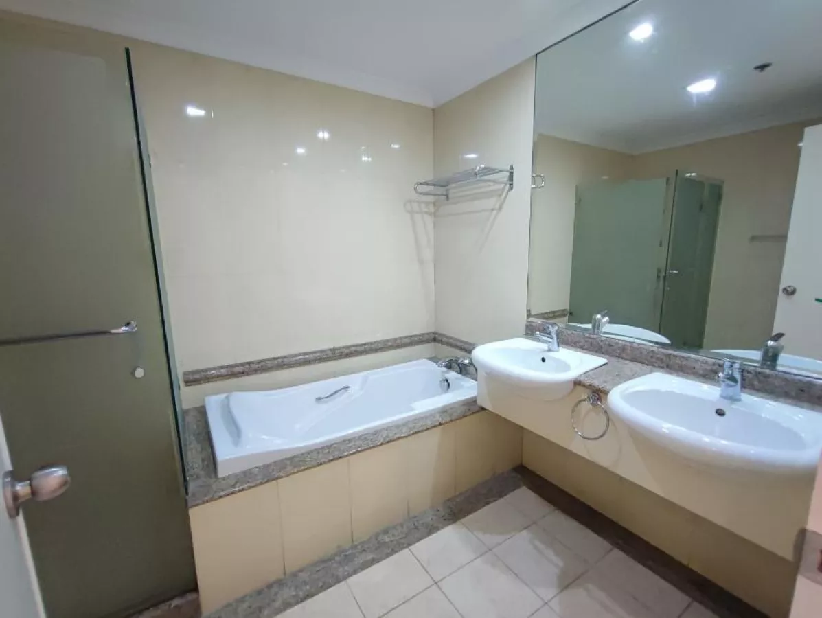 2-Bedroom Unit in Shang Grand Tower  Low Floor Location04