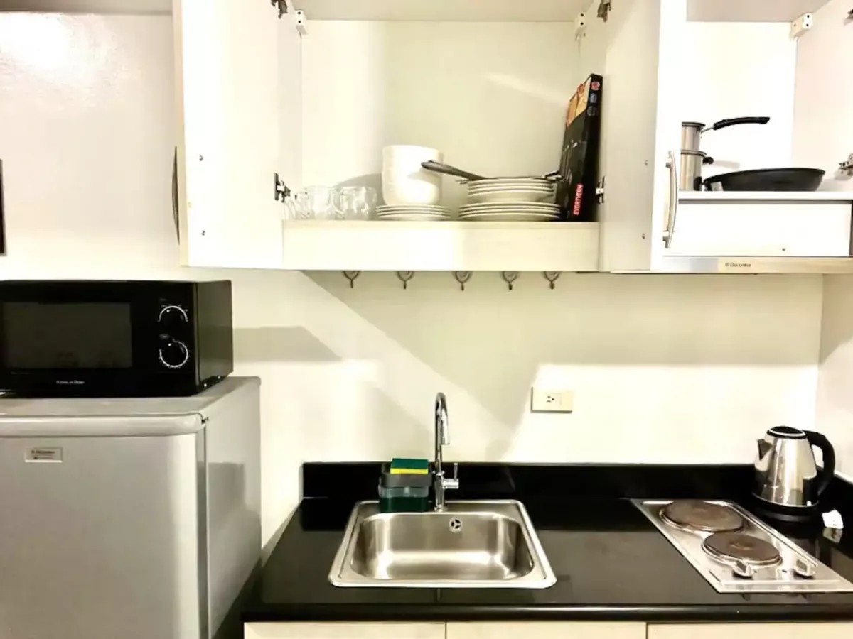 Resort-Style Condo for 4 at Jazz Residences Makati04