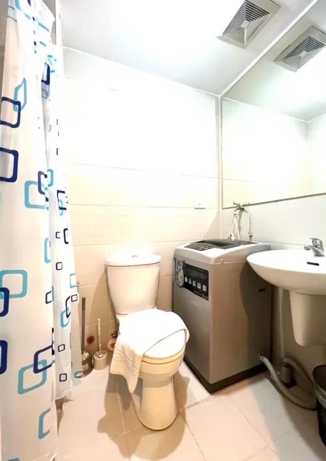 Resort-Style Condo for 4 at Jazz Residences Makati06