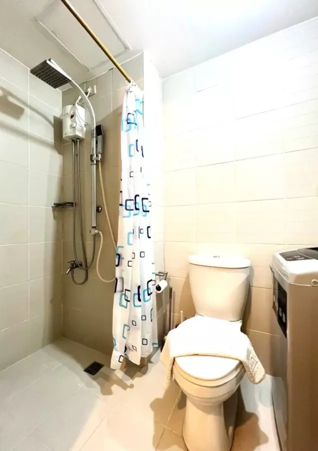 Resort-Style Condo for 4 at Jazz Residences Makati07