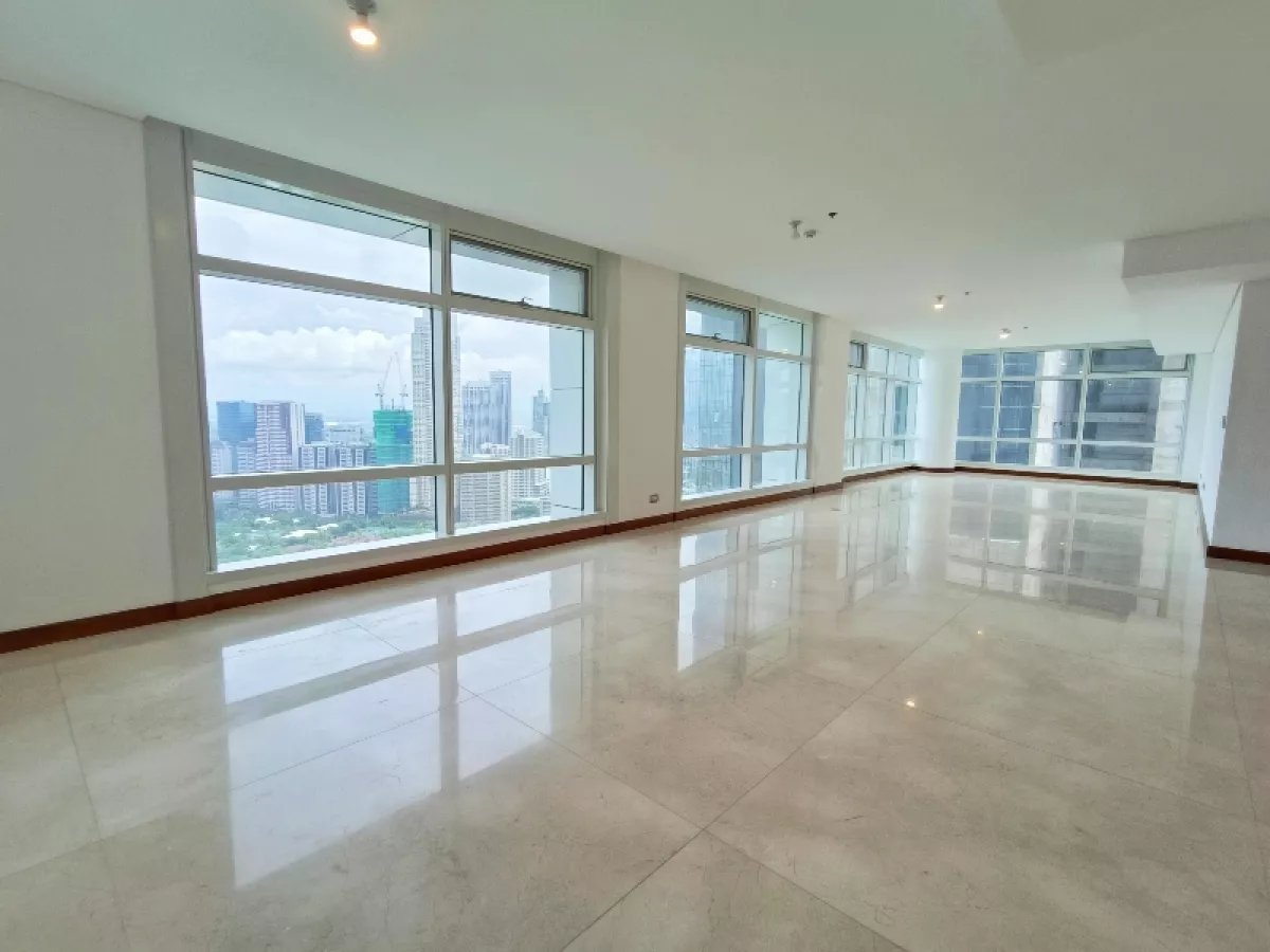 "FOR LEASE: 3BR unit at Two Roxas Triangle, Makati City"03