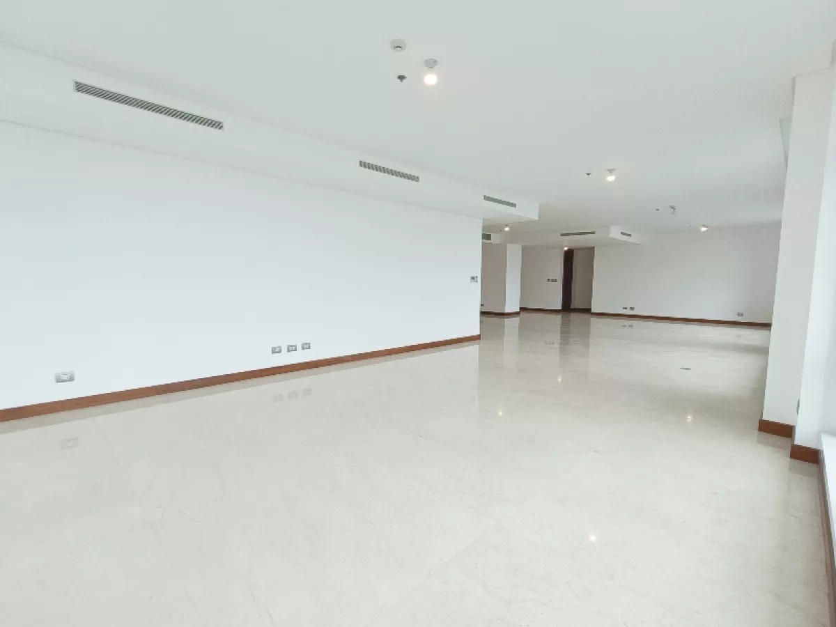 "FOR LEASE: 3BR unit at Two Roxas Triangle, Makati City"04