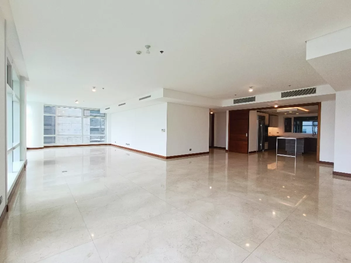 "FOR LEASE: 3BR unit at Two Roxas Triangle, Makati City"05