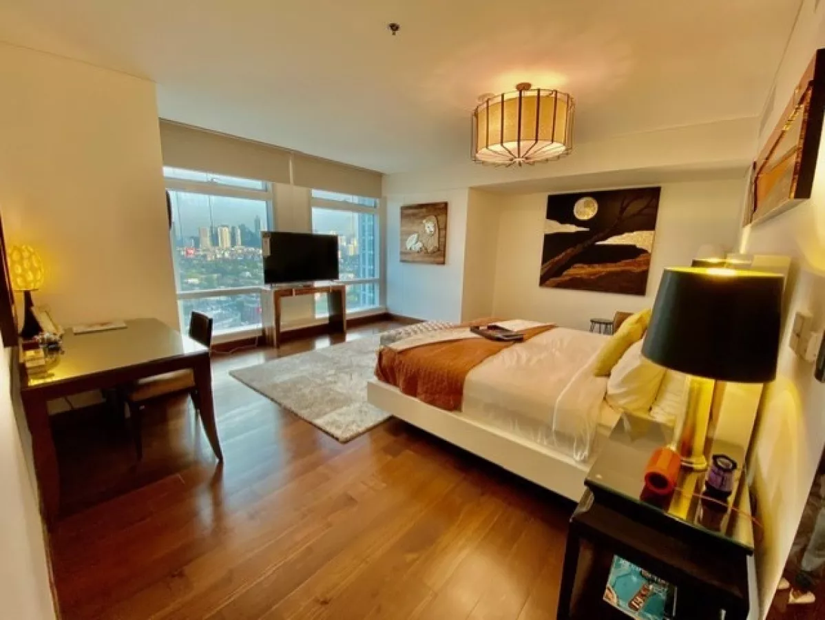 "Rush 3BR Two Roxas Triangle: 304m2, FF, Interiored, 3 Parking, P415,000/mo."06