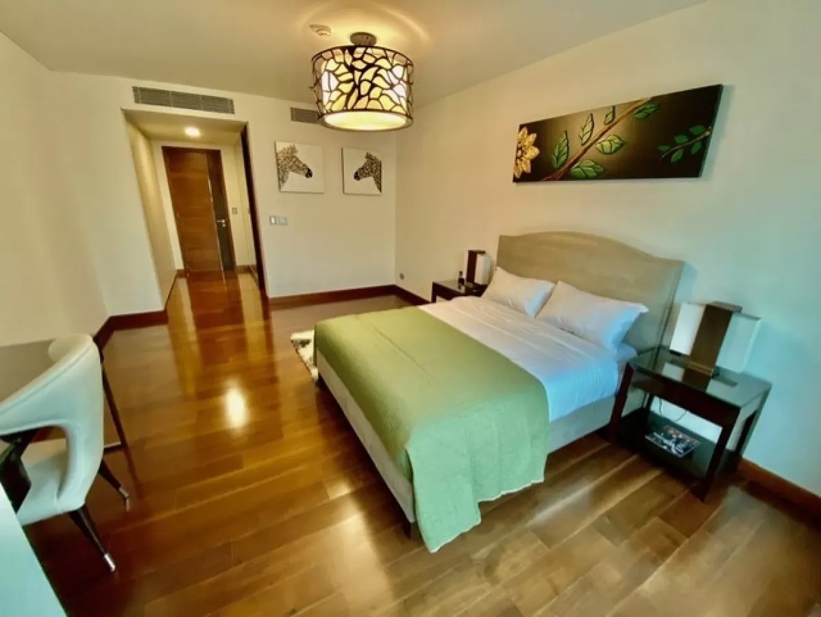 "Rush 3BR Two Roxas Triangle: 304m2, FF, Interiored, 3 Parking, P415,000/mo."09