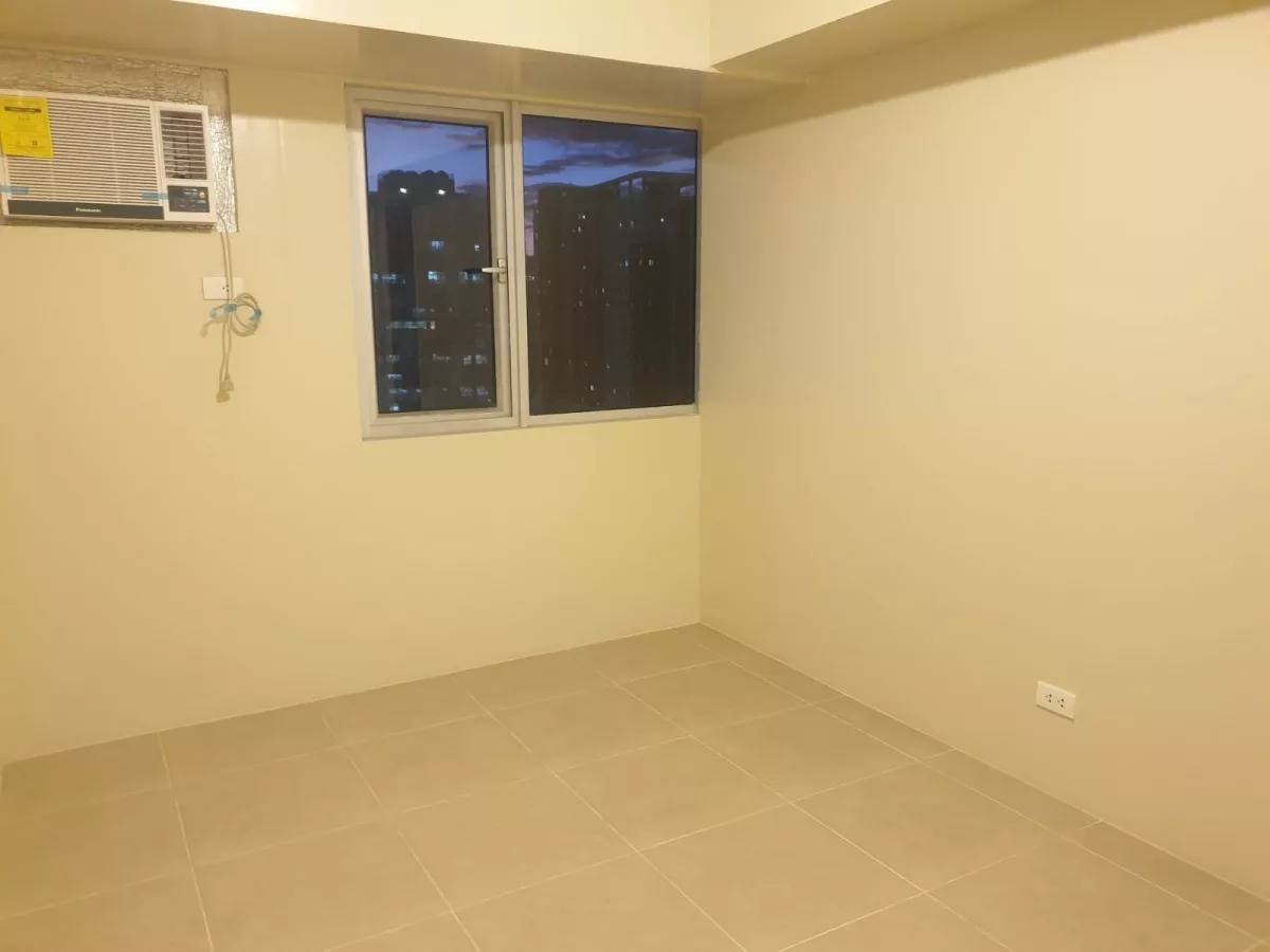 FOR LEASE: 1BR in Avida Towers Turf BGC (with Parking)05