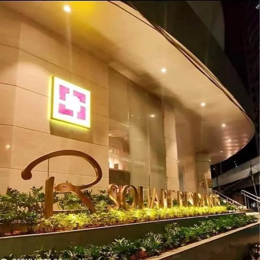 Studio Deluxe Condominium unit for rent near La Salle at Manila06