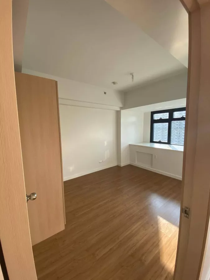 1 Bedroom Unit with Balcony at High Park Tower 1 in Quezon City03