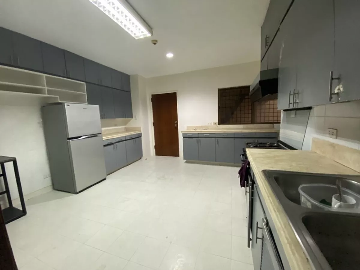 "3 Bedrooms Condo for Lease Spacious at Ayala Avenue, Makati City"04