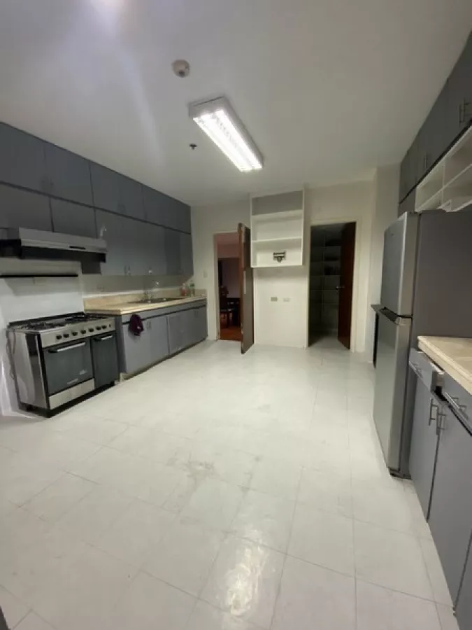 "3 Bedrooms Condo for Lease Spacious at Ayala Avenue, Makati City"05