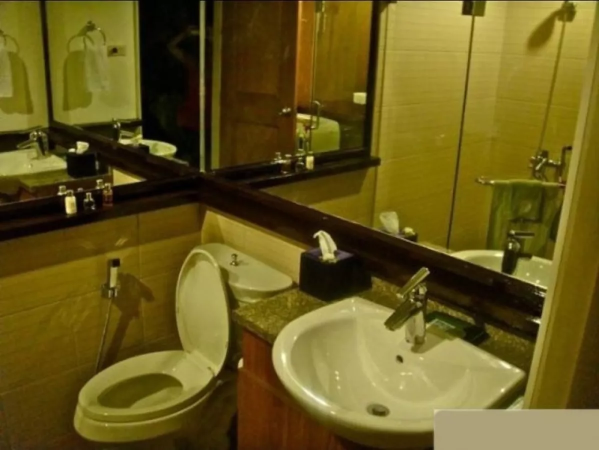 Fully Furnished 1-Bedroom Unit with Carpark for Rent at F1 Hotel in Taguig City07