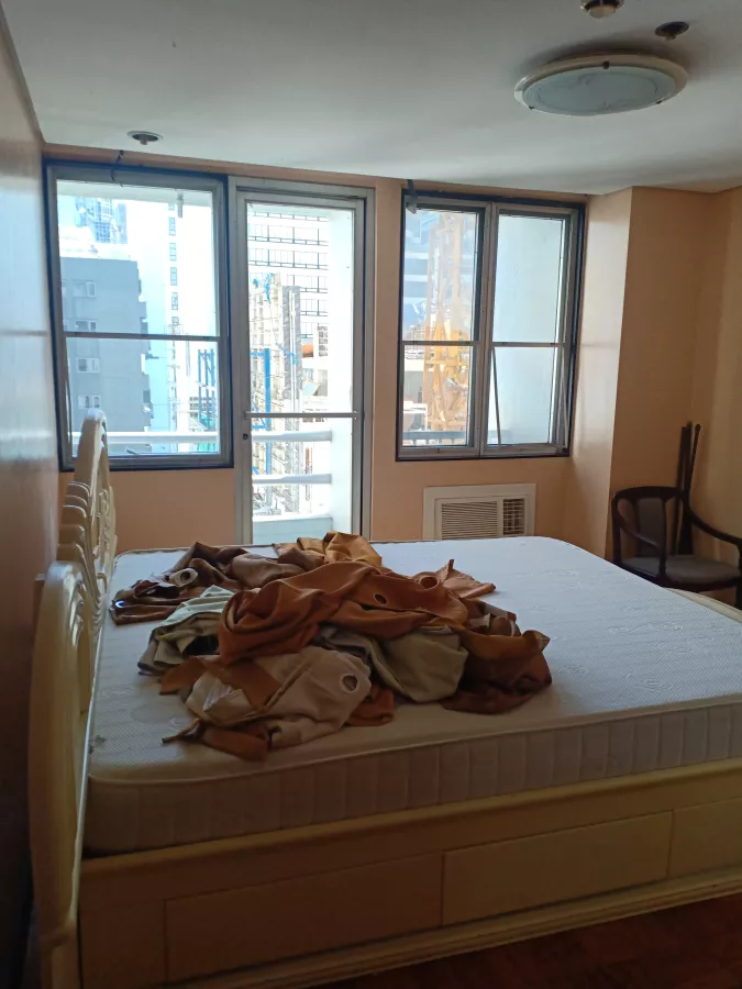 Spacious Furnished 2 Bedrooms at The Peak Tower02
