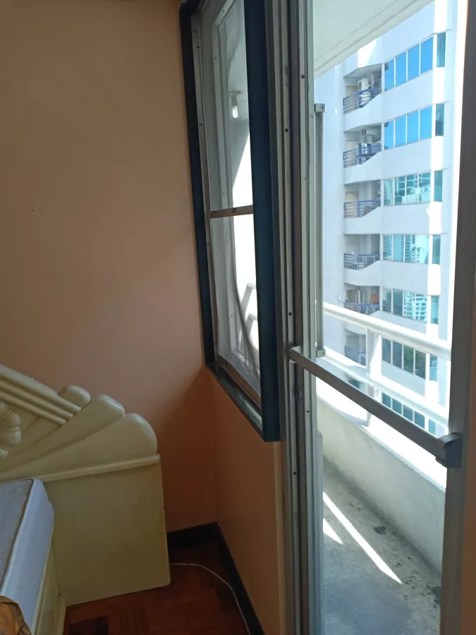 Spacious Furnished 2 Bedrooms at The Peak Tower03