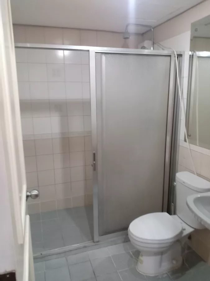 Spacious Furnished 2 Bedrooms at The Peak Tower04
