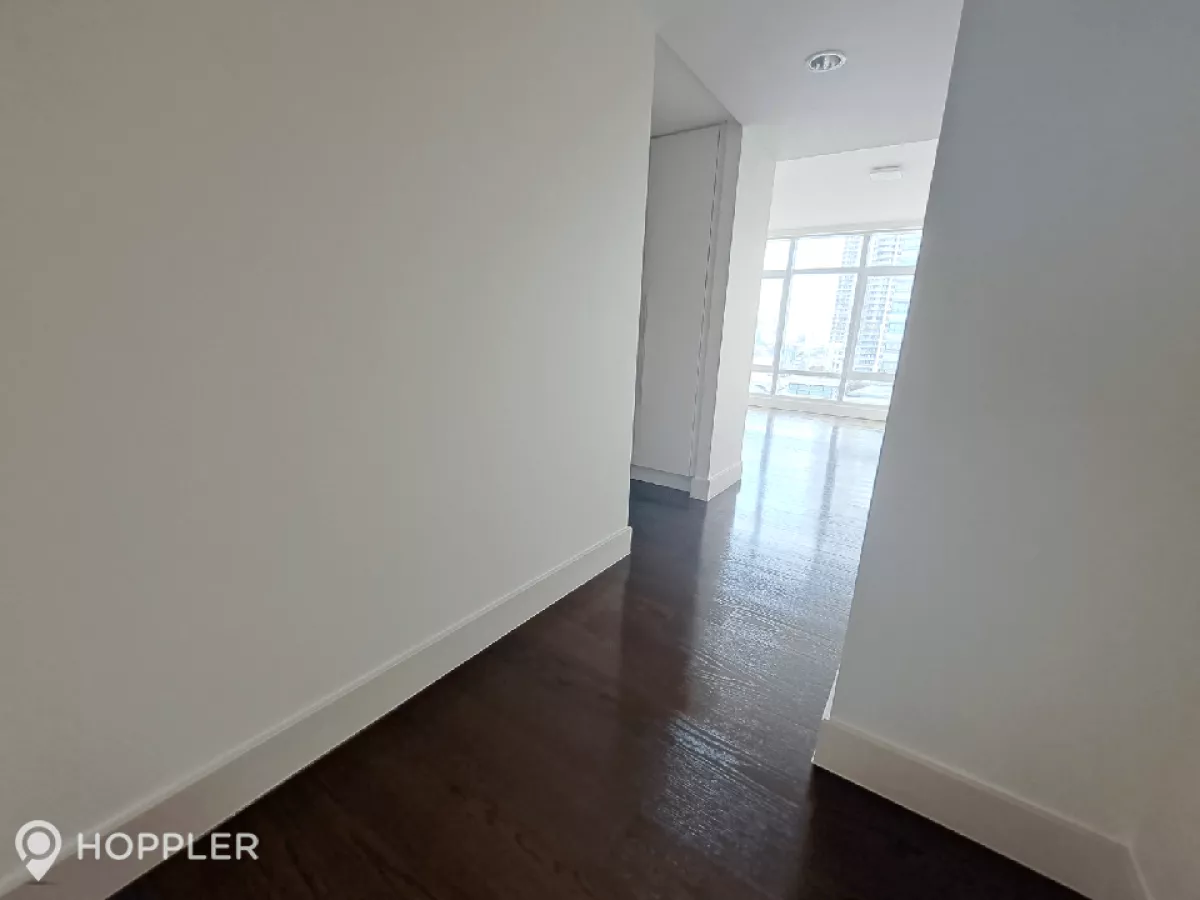 "3BR Condo for Rent in Edades Suites, Poblacion, Makati - RR3269081"04