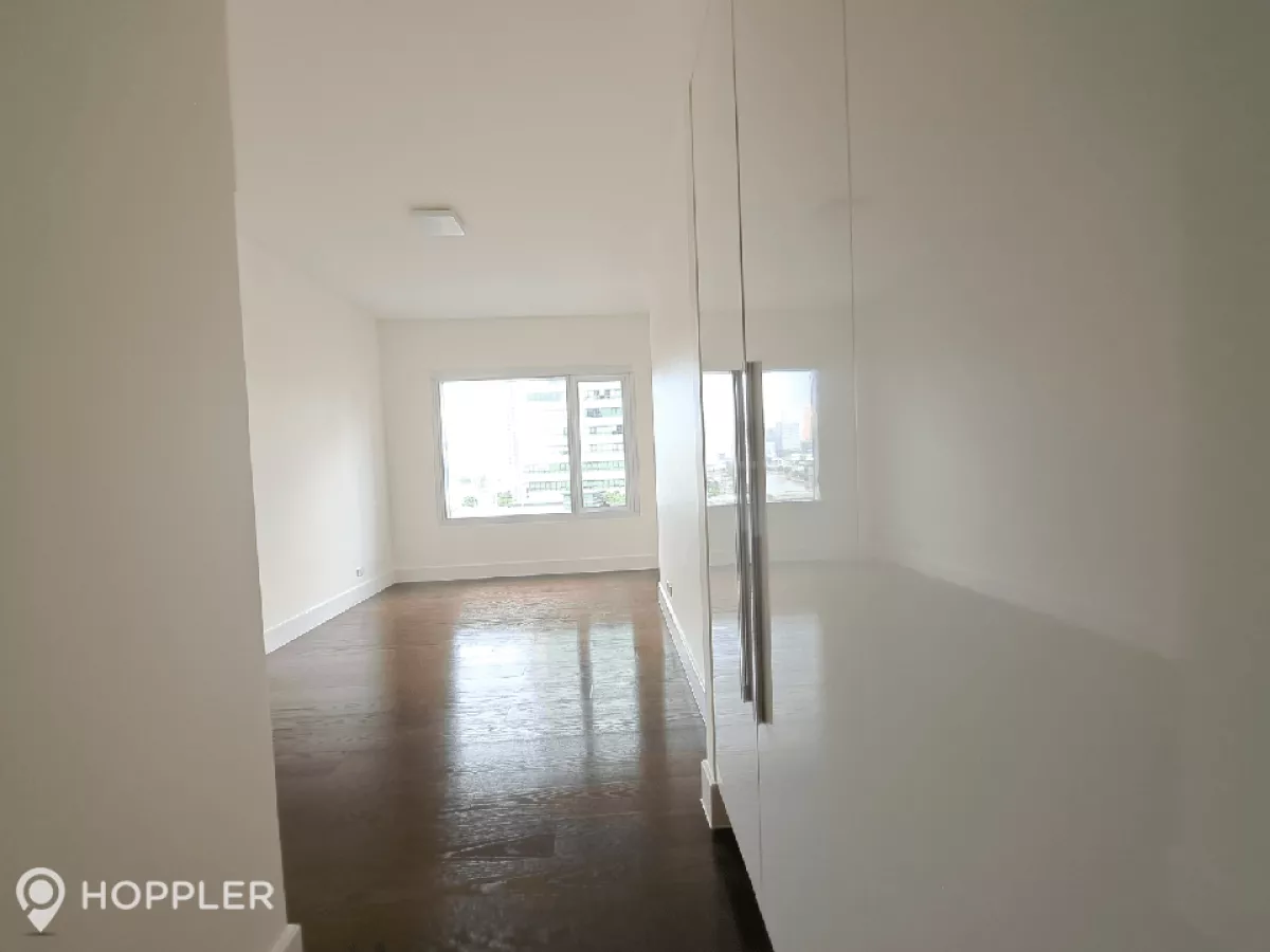 "3BR Condo for Rent in Edades Suites, Poblacion, Makati - RR3269081"06