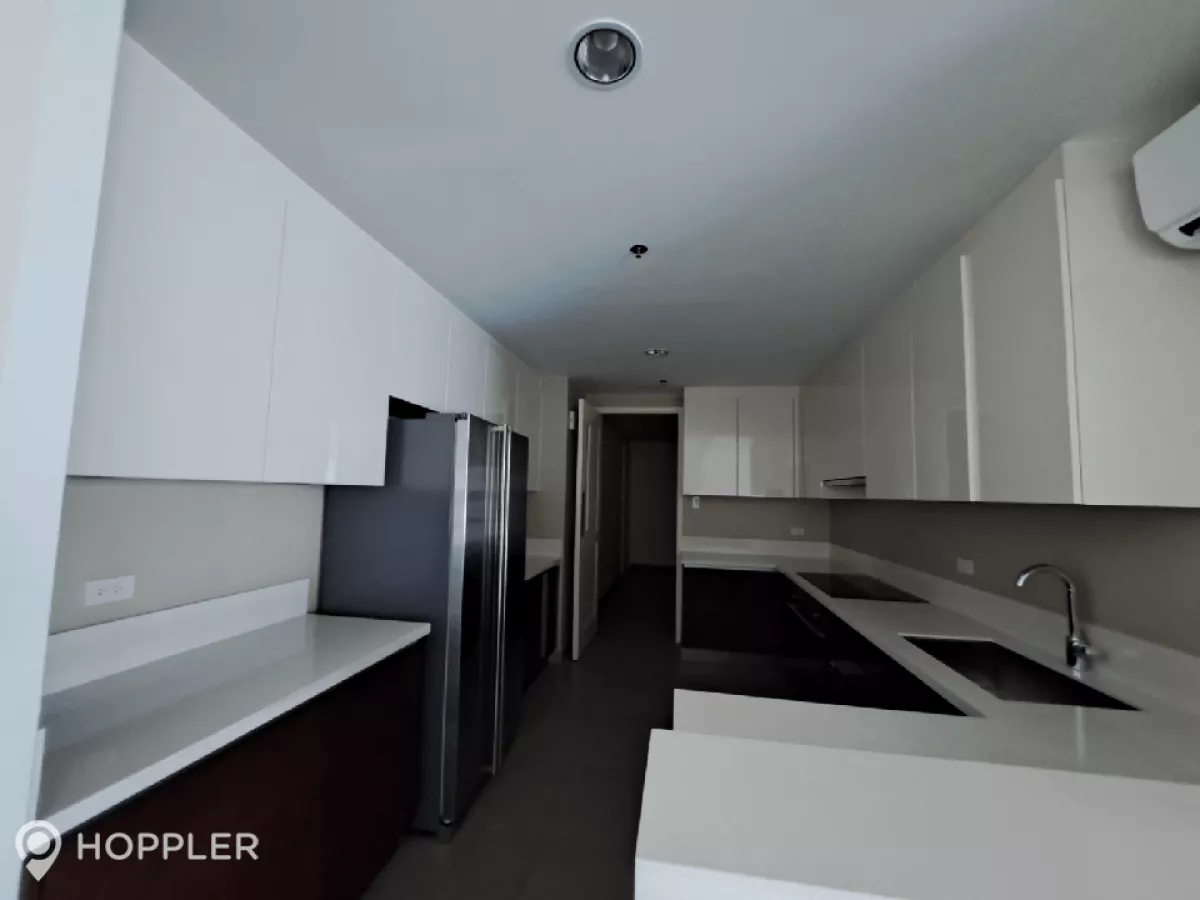 "3BR Condo for Rent in Edades Suites, Poblacion, Makati - RR3269081"08