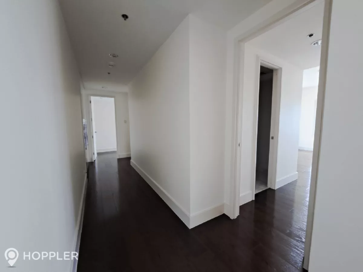 "3BR Condo for Rent in Edades Suites, Poblacion, Makati - RR3269081"09