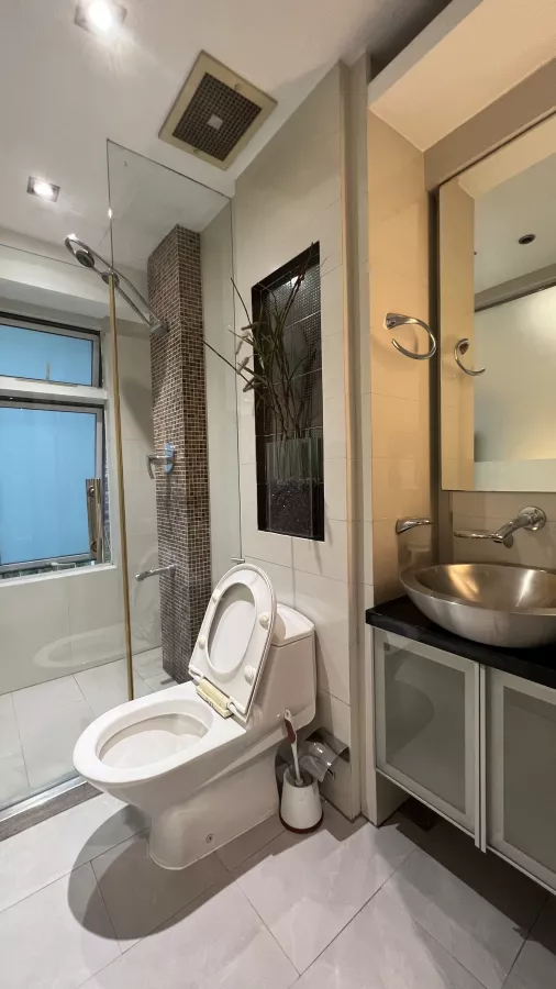 750 Almond Two Serendra 2 bedroom w/ garden views07