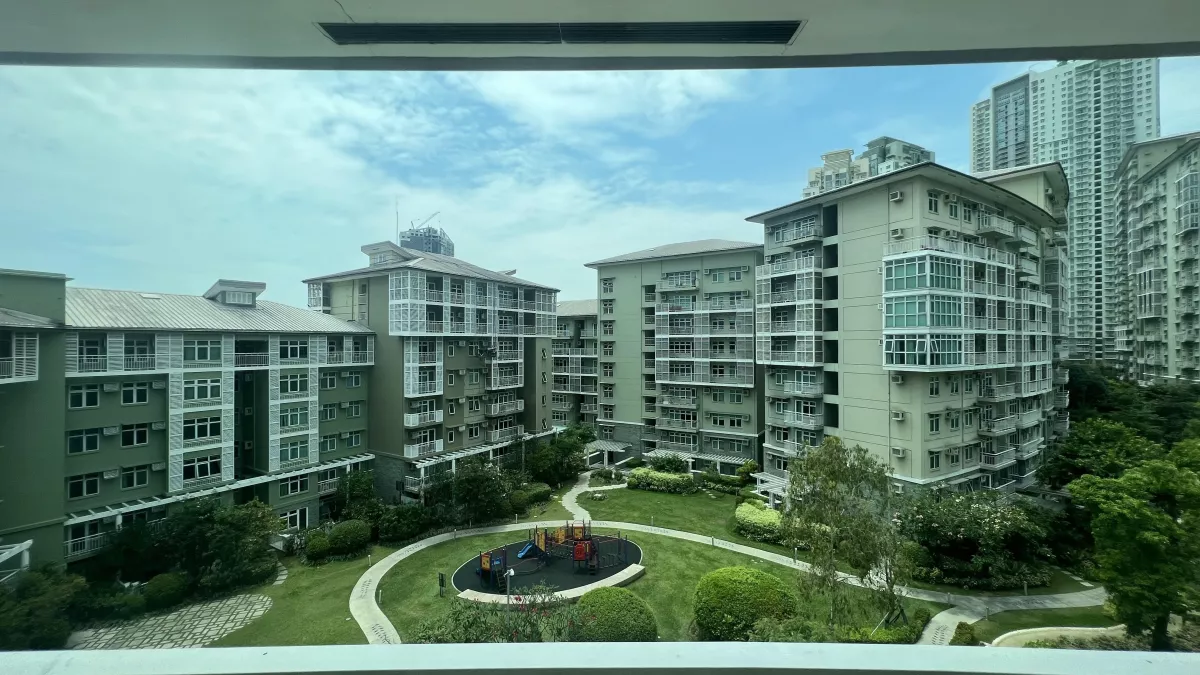 750 Almond Two Serendra 2 bedroom w/ garden views08