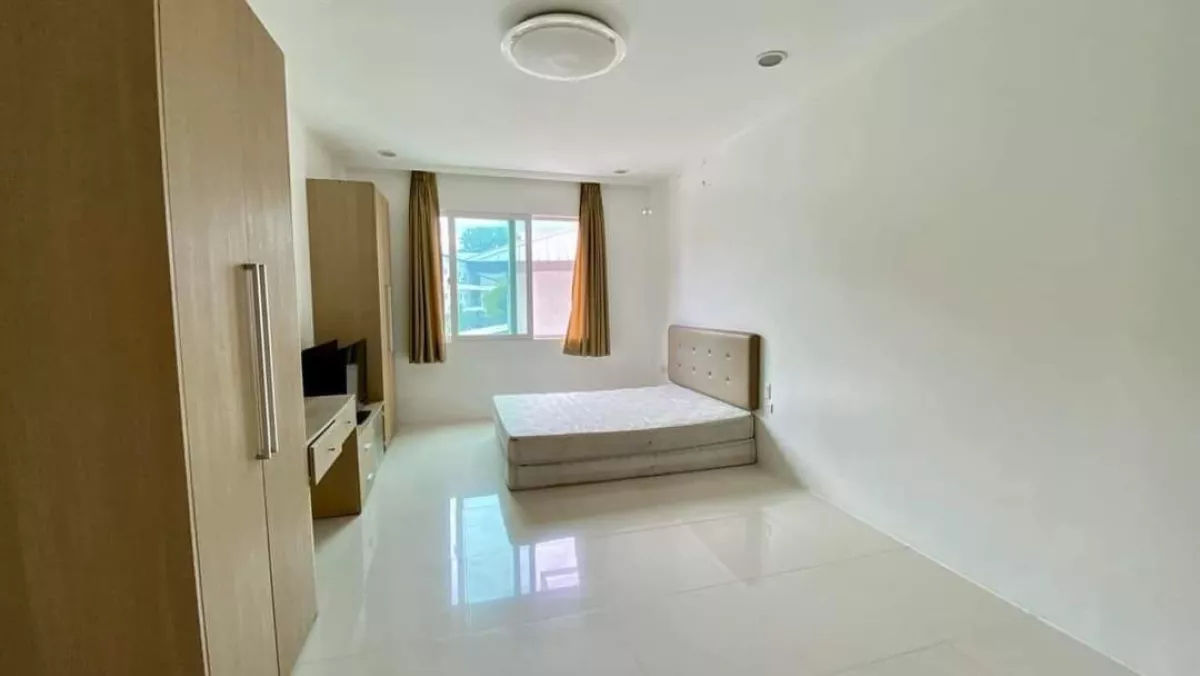 Studio Unit For Rent Located inside Clark!!!05