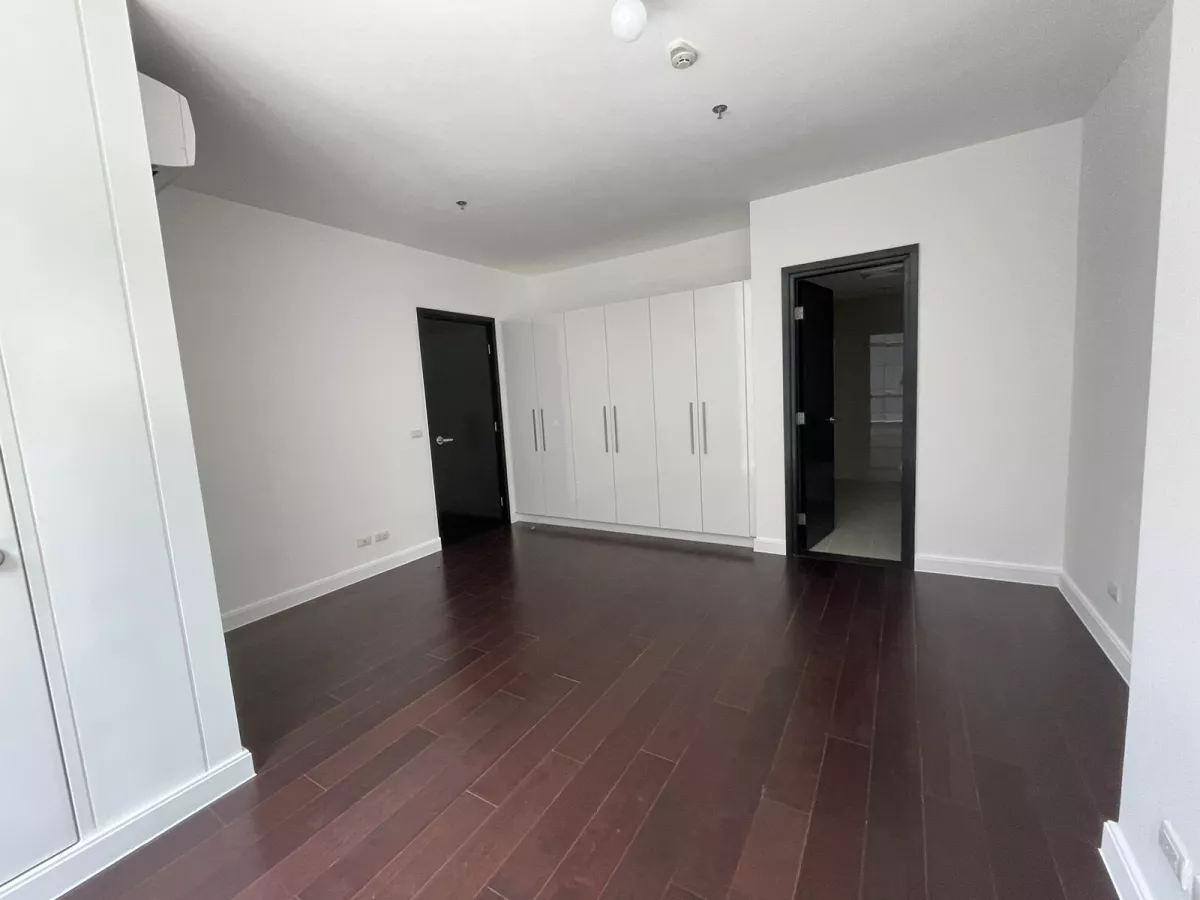 Unfurnished 2BR unit in West Gallery Place04