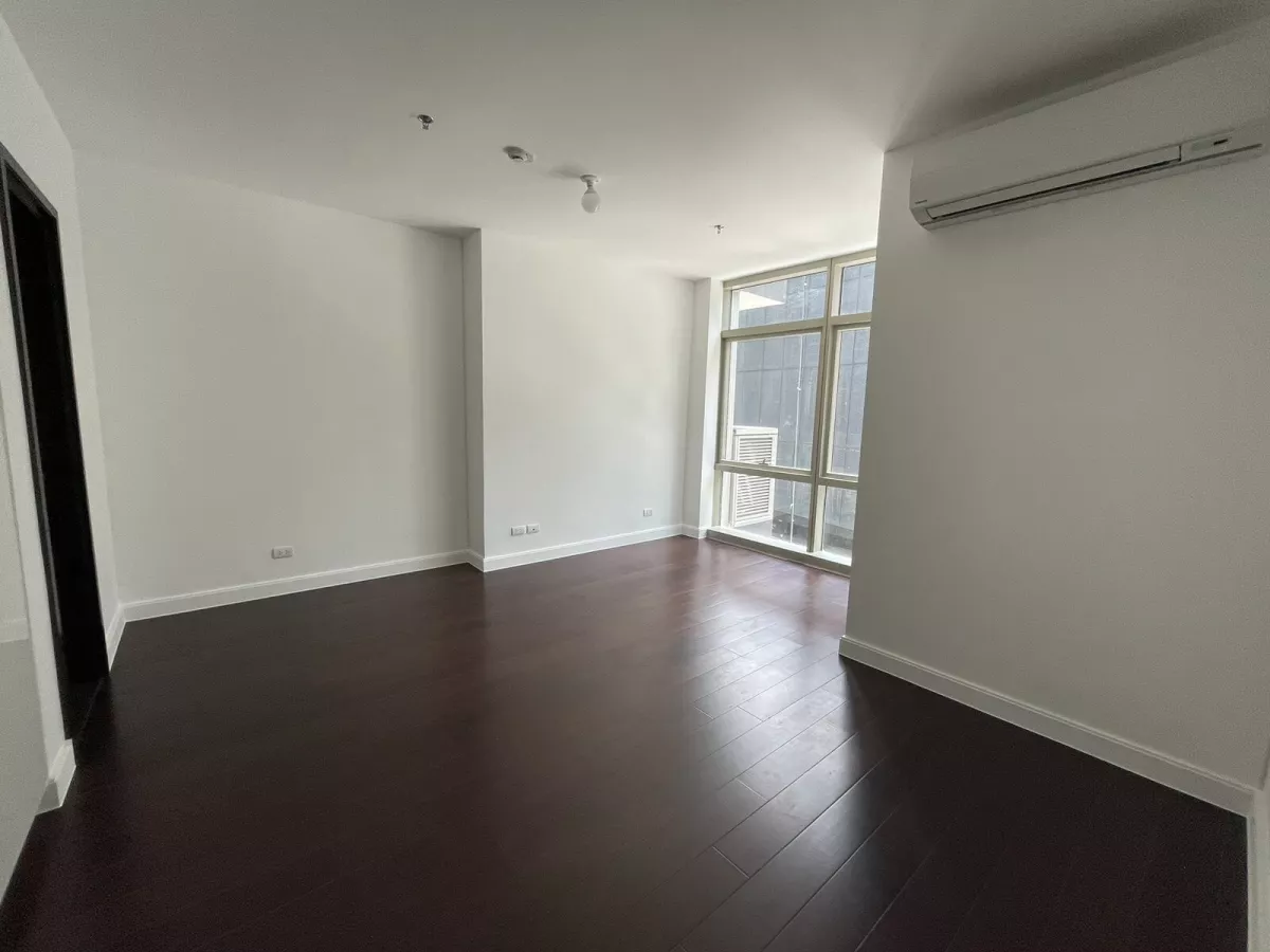 Unfurnished 2BR unit in West Gallery Place05