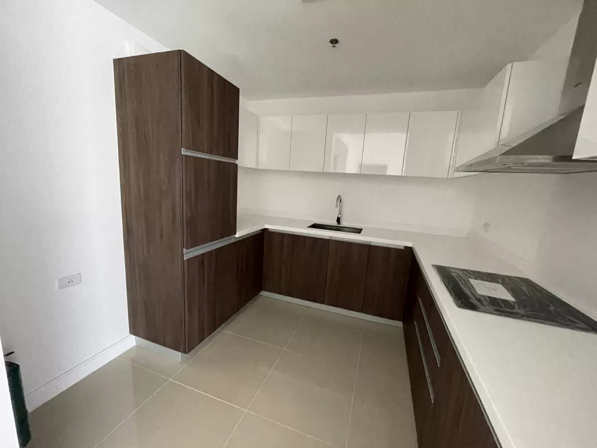 Unfurnished 2BR unit in West Gallery Place06