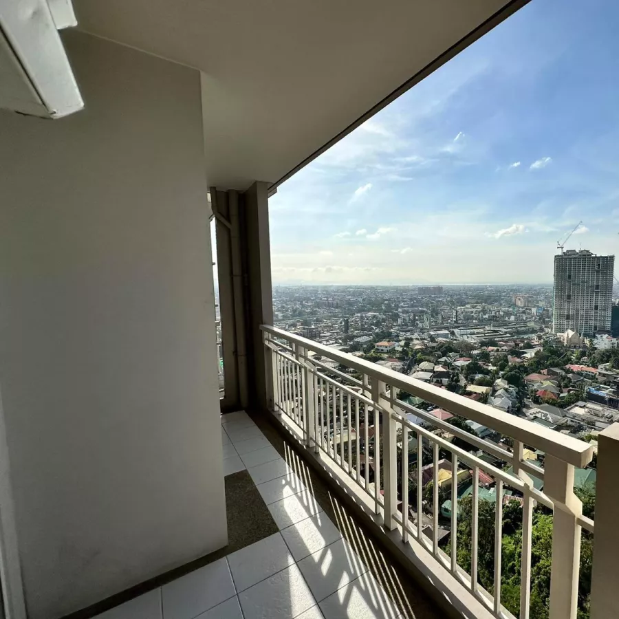 For Rent Fully Furnished 2 Bedroom with Balcony Lumiere Residences02