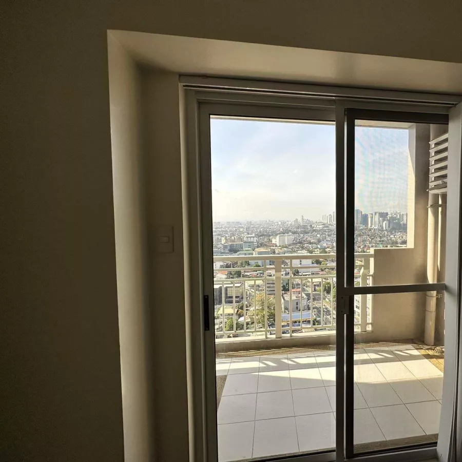 For Rent Fully Furnished 2 Bedroom with Balcony Lumiere Residences03