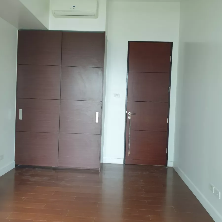 "2BR Grand Hyatt  104m2, Semi Furn, facing amenities, 1 parkg, P150K/mo."07