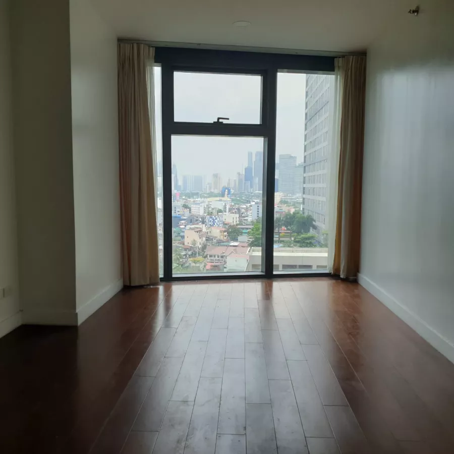 "2BR Grand Hyatt  104m2, Semi Furn, facing amenities, 1 parkg, P150K/mo."09