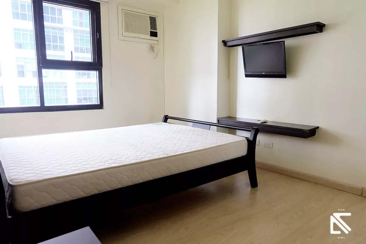 "Great Deal! Two Bedroom For Lease near Burgos Circle, Taguig City"09
