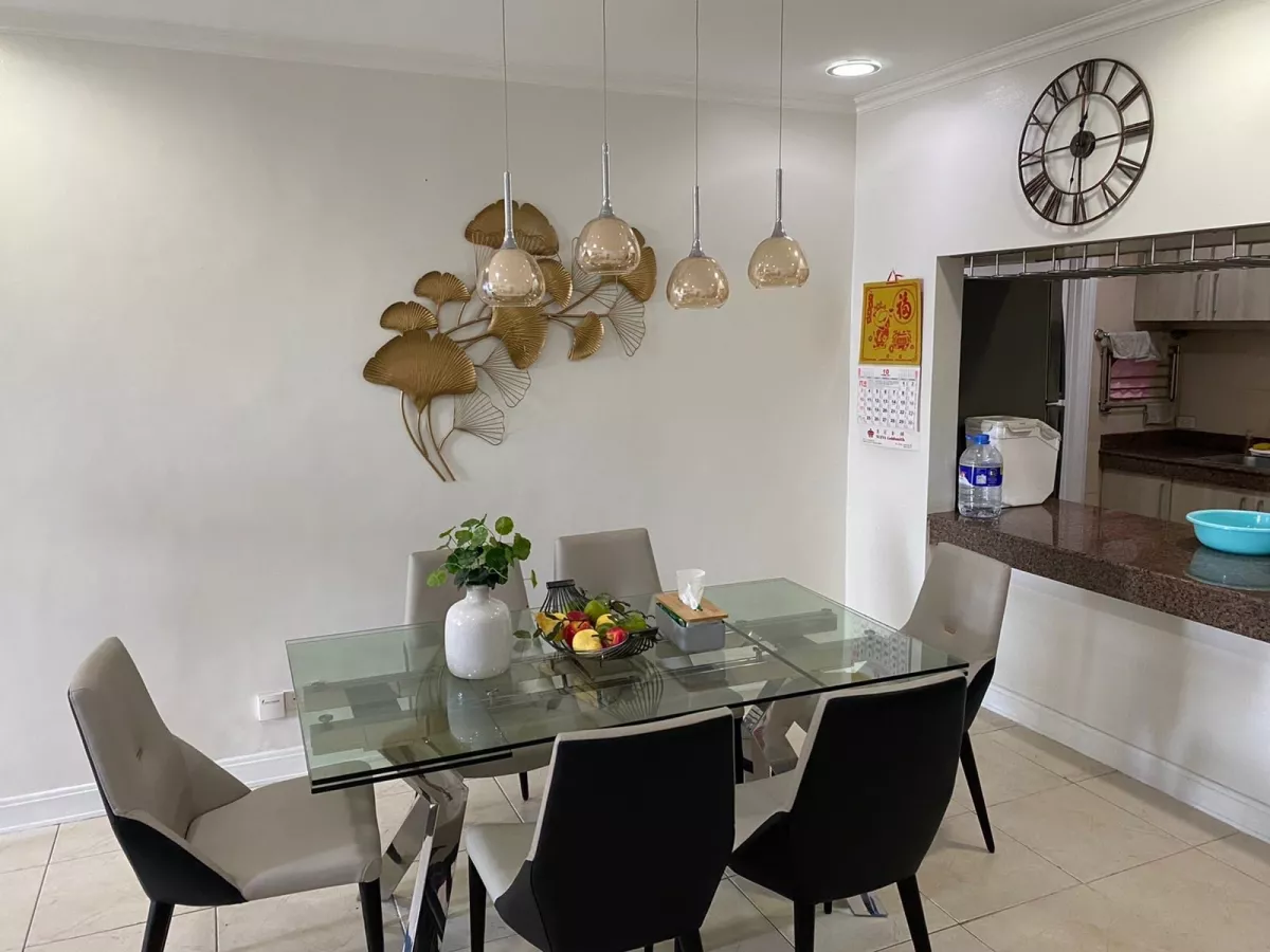Residential Condo in Renaissance 200002