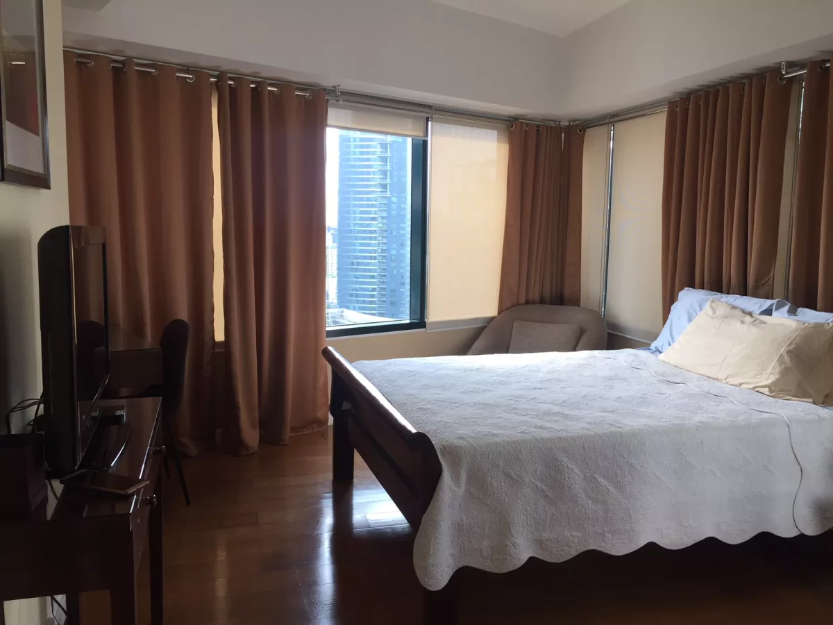 3-BR with Balcony at One Rockwell East For Lease in Makati City03
